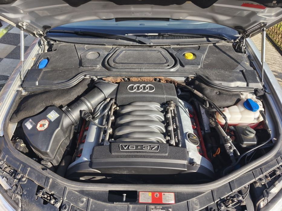 3.7 V8 Quatro 2003 rok