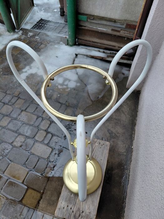 Подставка под компактный цветок