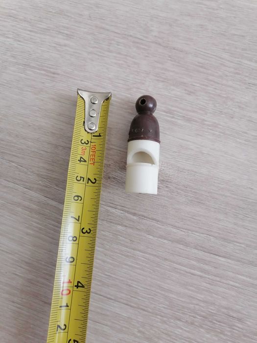 Продам пластмасовий свисток