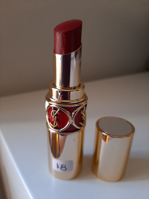 Batons e Lápis de lábios Yves Saint Laurent (várias tonalidades