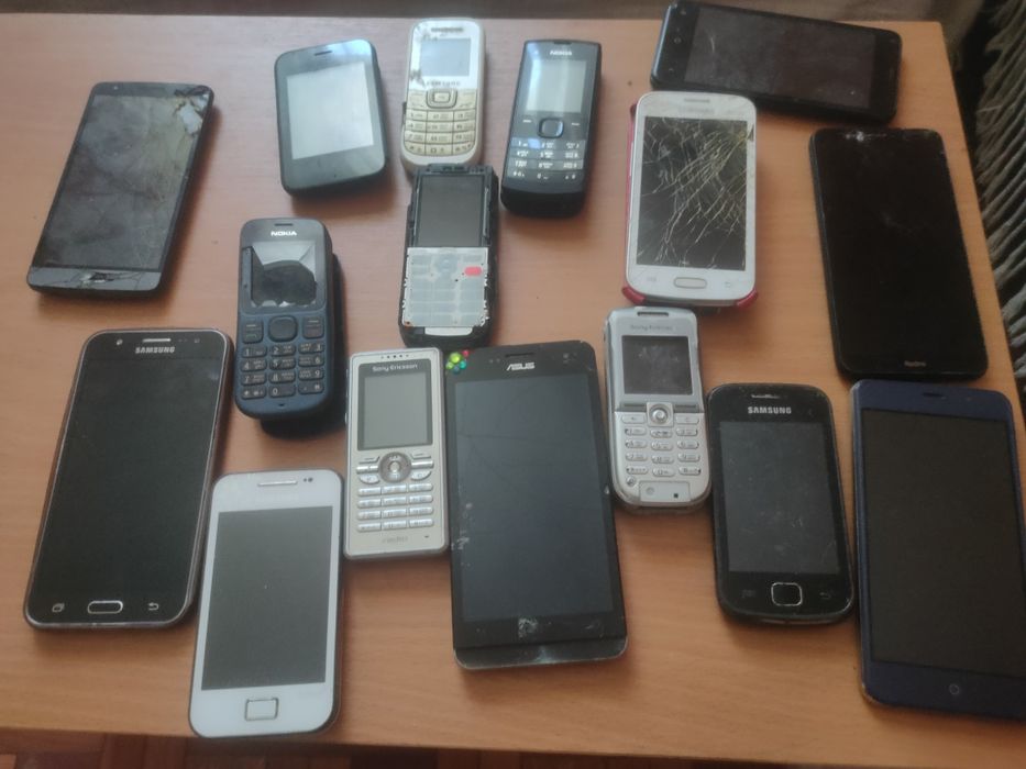 Телефони робочі і під ремонт
