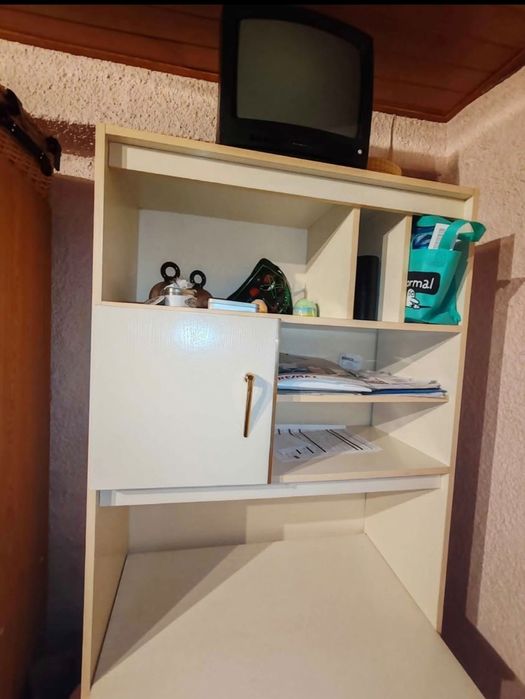 Estante secretária com banco