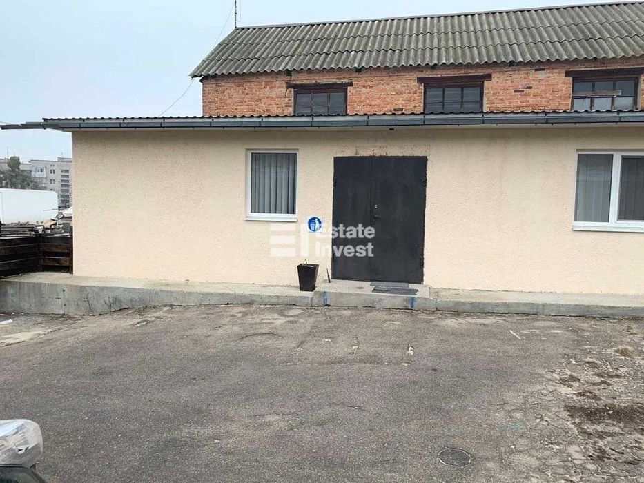 Продам майновий комплекс у смт. Подвірки