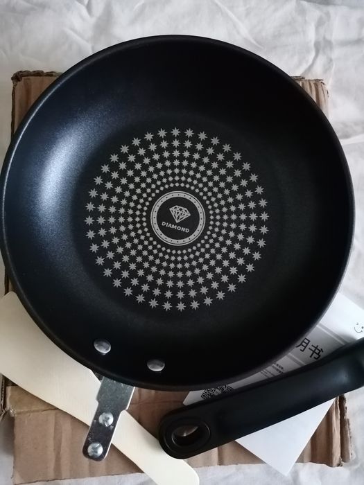 Продам  новую сковороду 24см