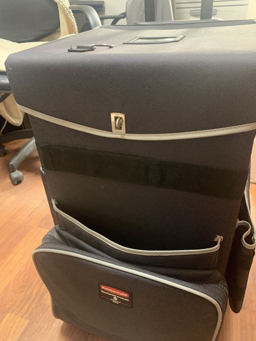 Trolley de hotelaria Rubbermaid -Baixa de preço! Excelente preço!