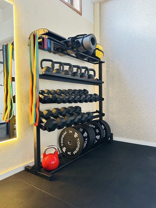 Suportes de halteres, bumpers e kettlebells