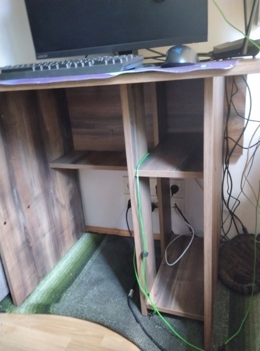 Стіл комп'ютерний.