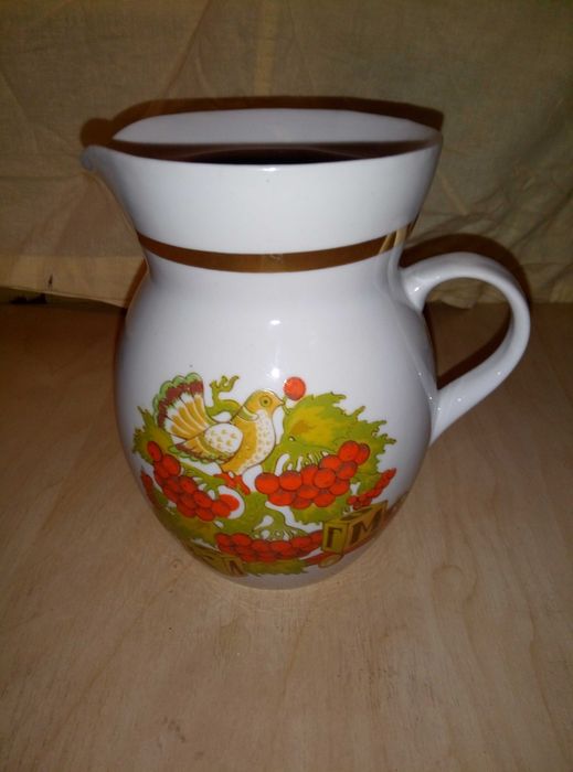 Фарфоровий кувшин с птицами