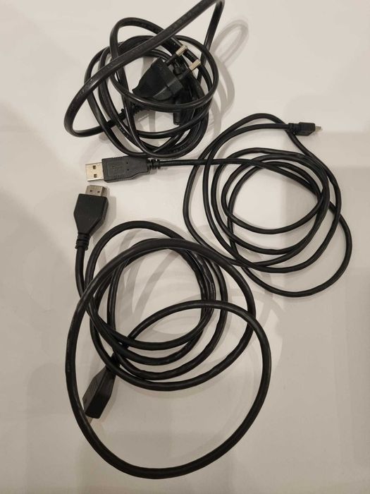 PS4 1 TB Pro + 2 pady + 3 gry