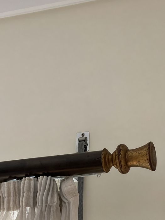 Cortinado de varao rm madeira macica com terminais do mesmo matrial