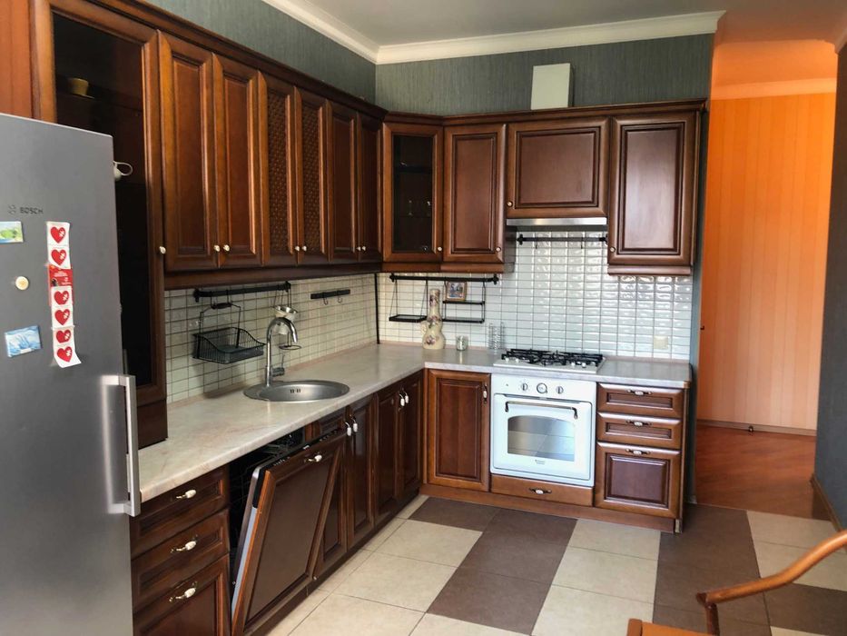 Продам дешево 120м ремонт мебель ЖК Чайка Лобановского метро 10мин