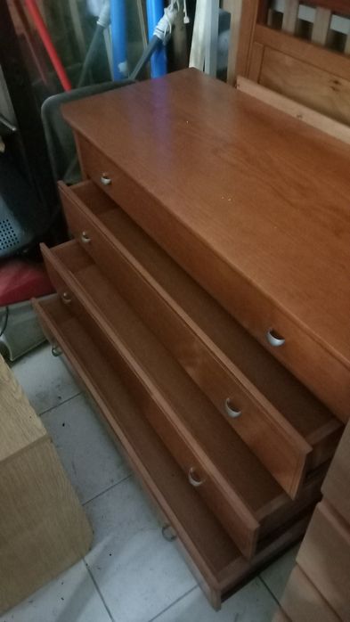 Cómoda em madeira
