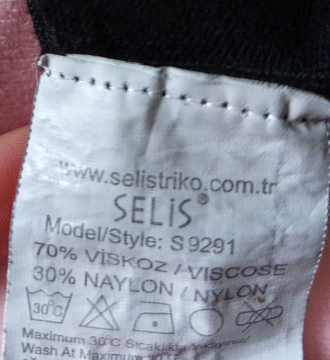 Sweterek z koralikami