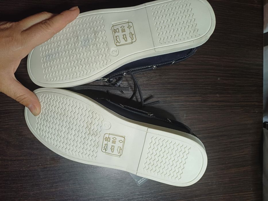 Детские кроссовки  34р