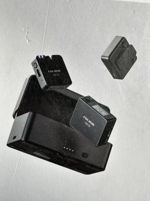 Компактна бездротова петлічна мікрофонна система Fulaim 1000Pro