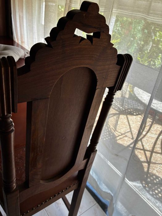 Conjunto de 6 Cadeiras Rústicas em Madeira e Pele Trabalhada