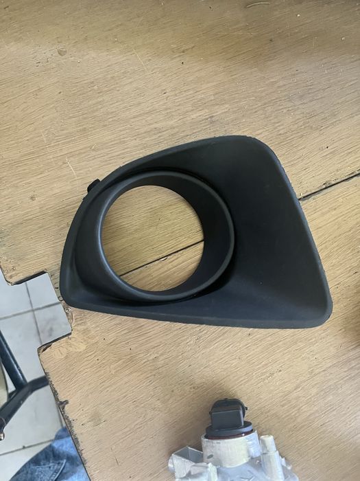 Farois nevoeiro mazda 2 +plastico exterior