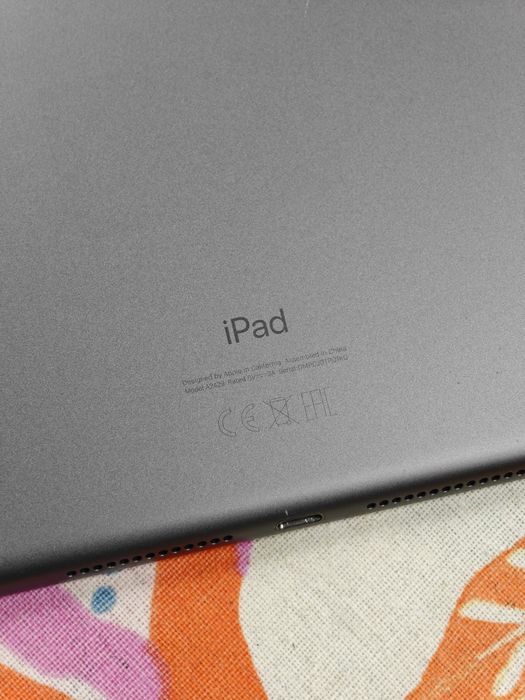 Jak nowy Apple iPad A2429 128GB SSD, oryginalny ładowarka, stan bardzo dobry