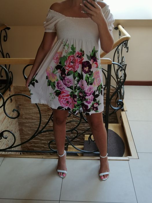 Sukienka w kwiaty H&M r. S
