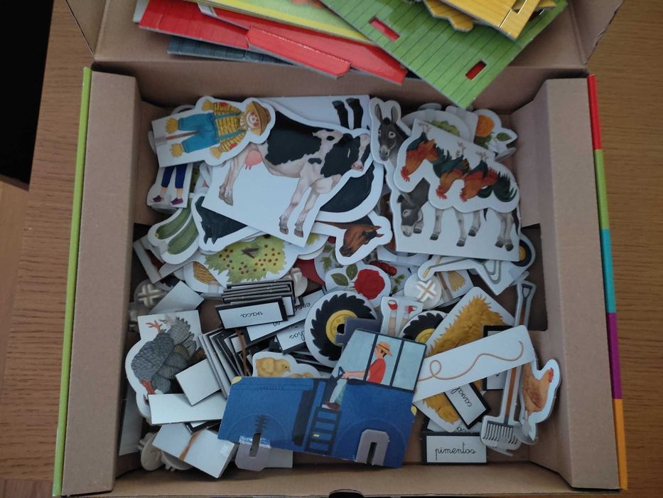 Jogo Montessori da Clementoni "Quinta das palavras", dos 3 aos 6 anos