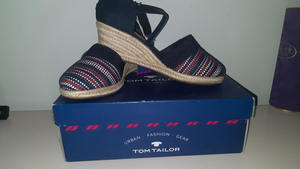 Nowe  buty na koturnie Tom Tailor