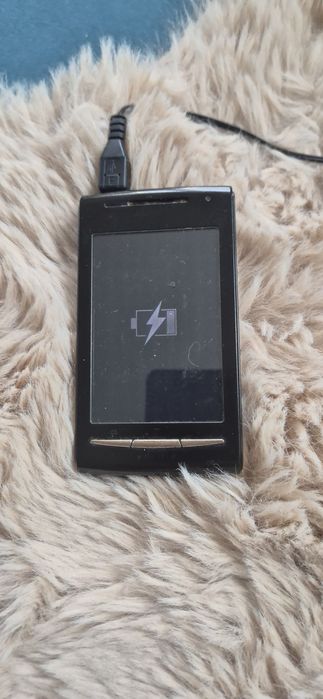 Sony Xperia X8 .