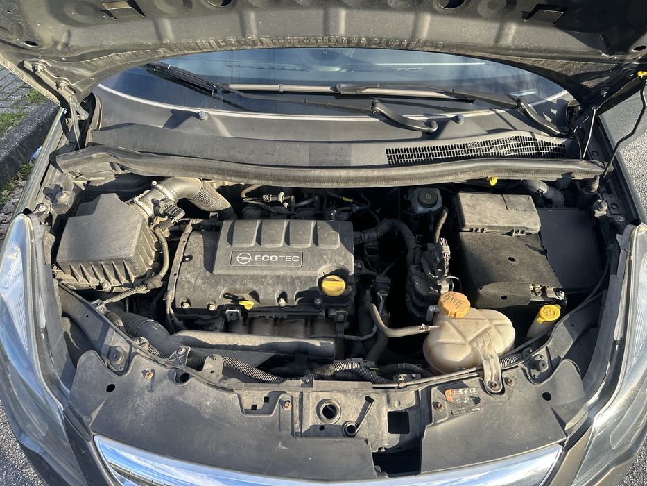 Opel corsa colour edition 1.2cc 85cv 2014