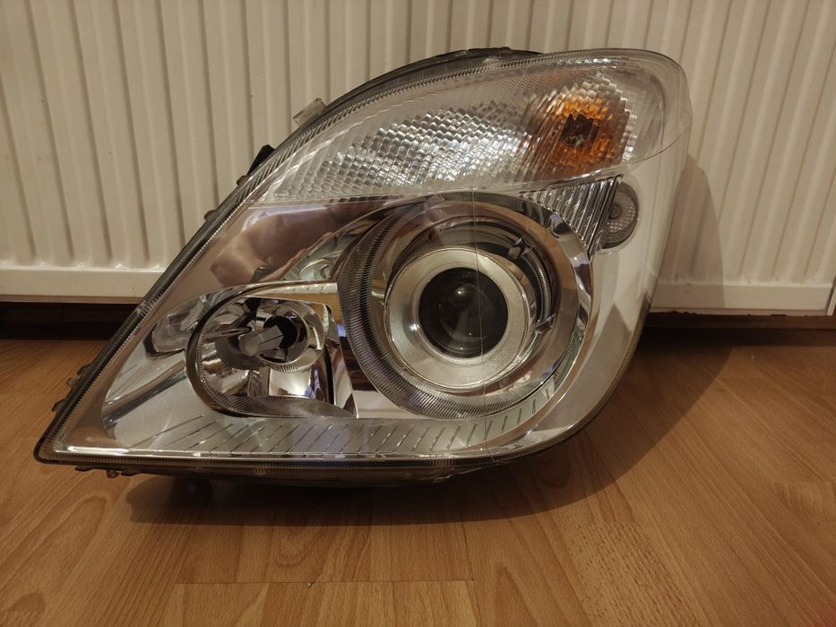 Mercedes Sprinter W906 lampa xenon lewa