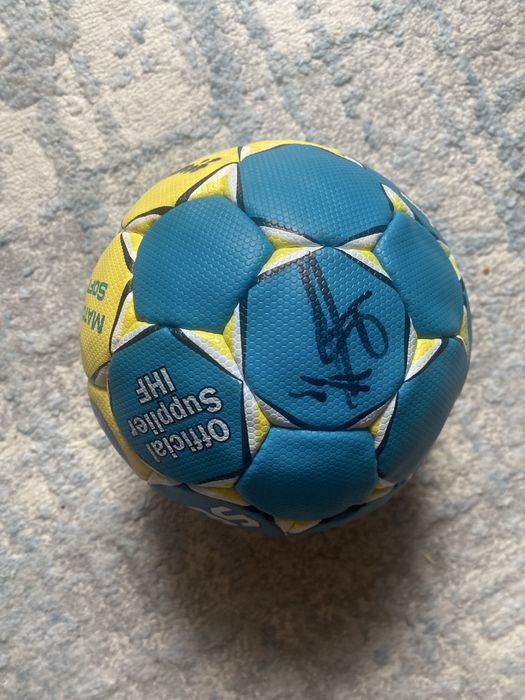 VIVE Tauron Kielce - piłka z autografami.