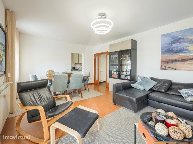 3-Bedroom Apartment with Garage Just a Few Minutes from the City Centre