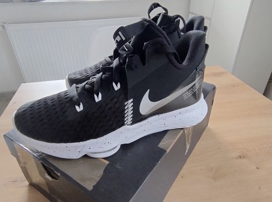 LEBRON WITNES V/ 44/28 / Nowe !