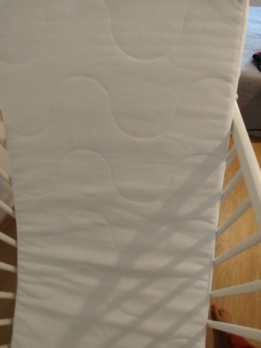 Berço IKEA GULLIVER + colchão KRUMMELUR + revestimento LENAST