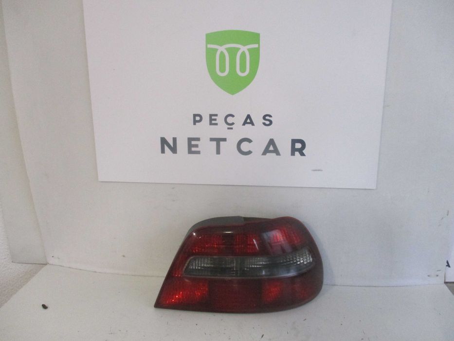 farol farolim tras volvo S40 2001