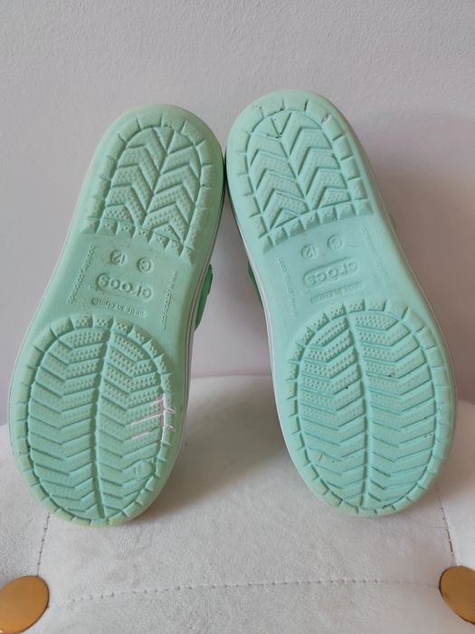 Crocs C12 29 30 sandałki dla dziewczynki przypinki wodoodporne