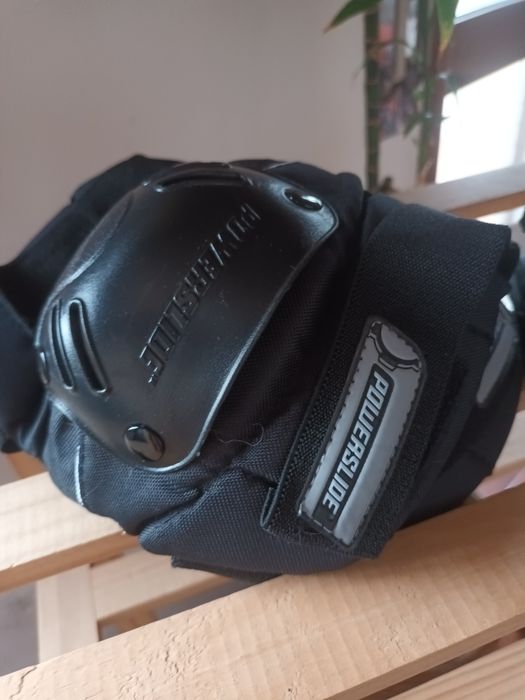Patins em linha, joelheiras, cotoveleiras e pulsos