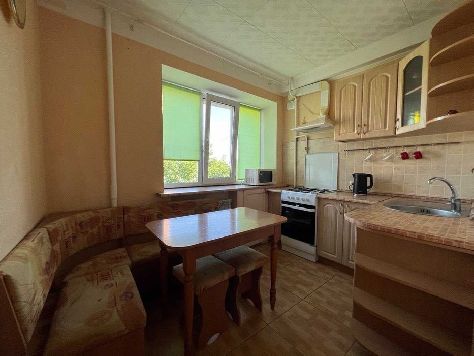 1к Бульвар Лесі Українки 28 метро Печерська 3 хв Подобово Погодинно