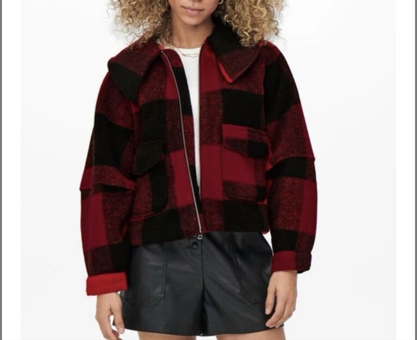 Жіноча коротка куртка