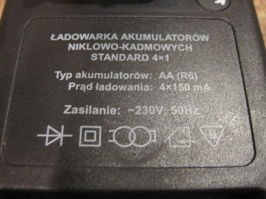 Ładowarka do akumulatorów baterii AA