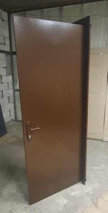 Металеві двері, яким можна довіряти. Теплі та надійні металеві двері