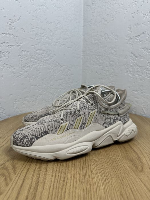 Жіночі кросівки Adidas ozweego