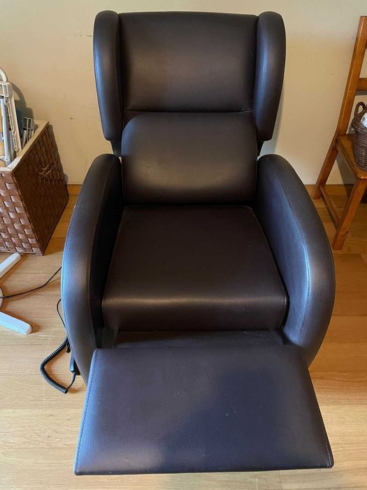 Sofá elevatório geriátrico em bom estado