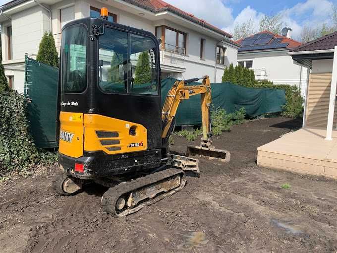 Minikoparka roboty ziemne przyłącza prądu wod-kan czyszczenie działek