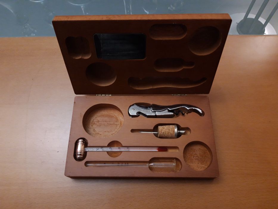 Caixa com instrumentos para vinho TERMOVINO