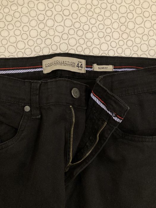 Calças pretas.               ..