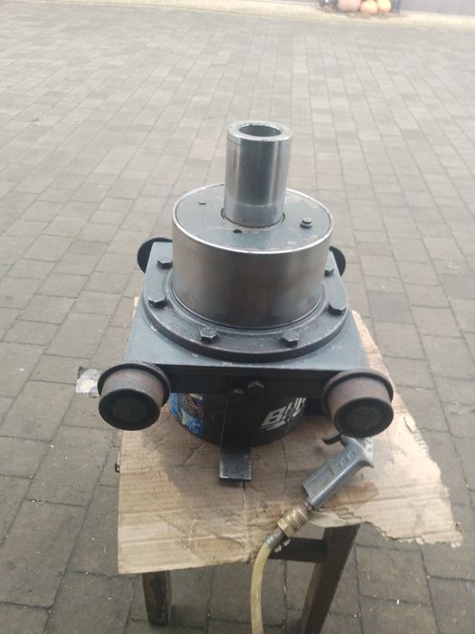 Podnośnik kanałowy Britz