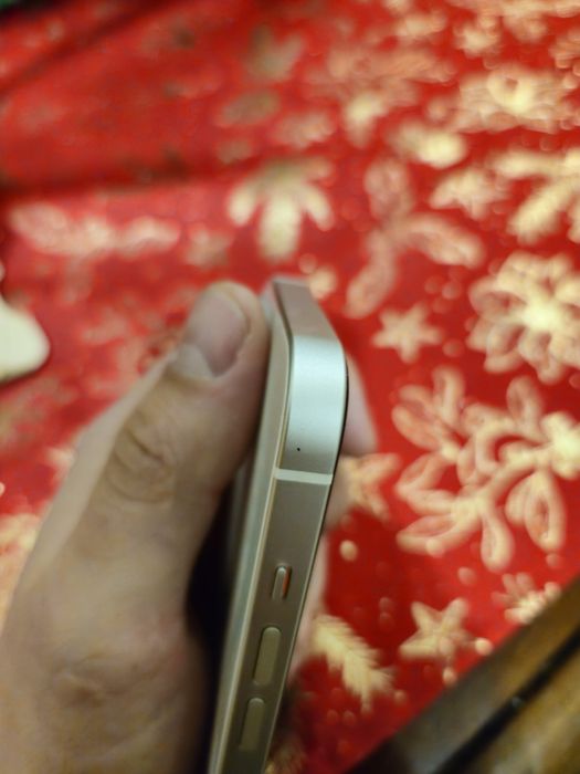 Продам Iphone 13