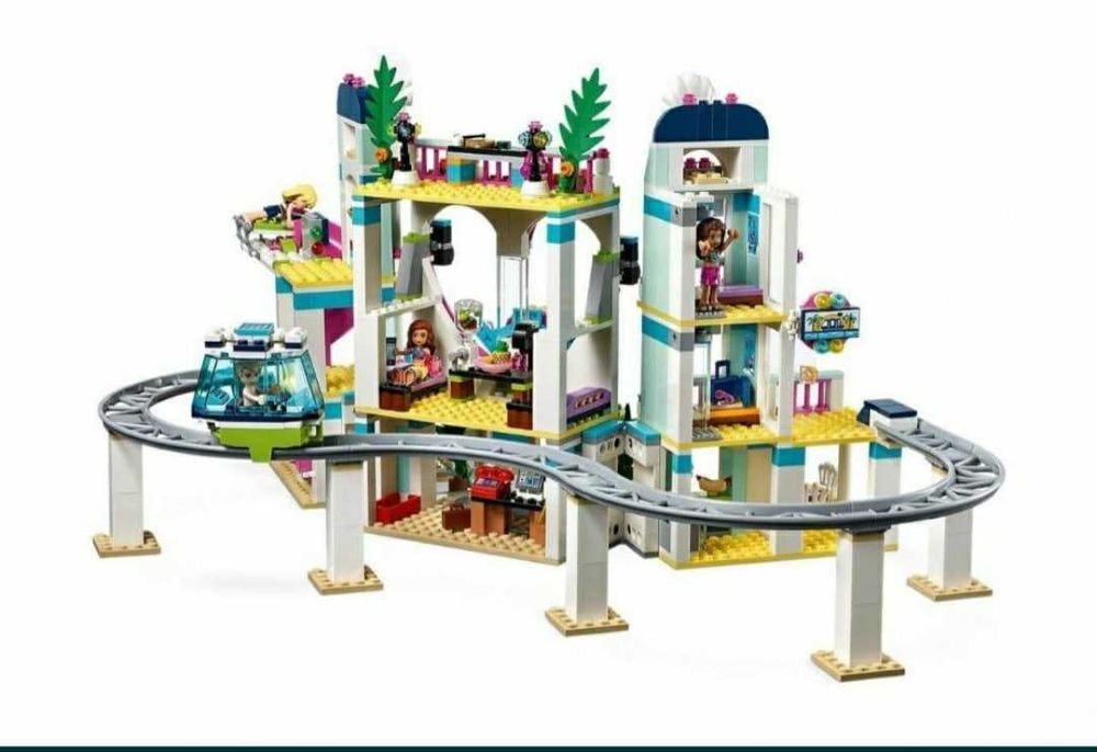 Конструктор для девочек лего friends мега замок курорт хартлейк сити
