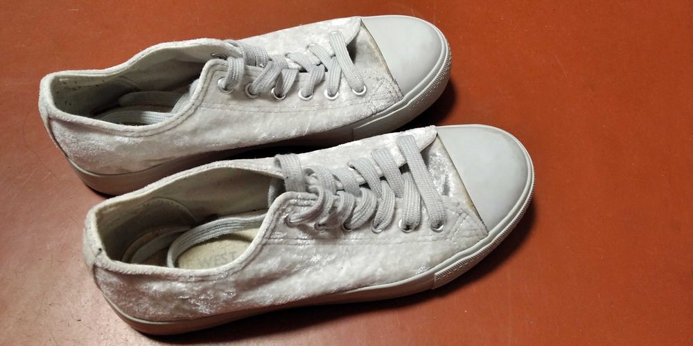 Оксамитові кеди р.38, сланці р.39