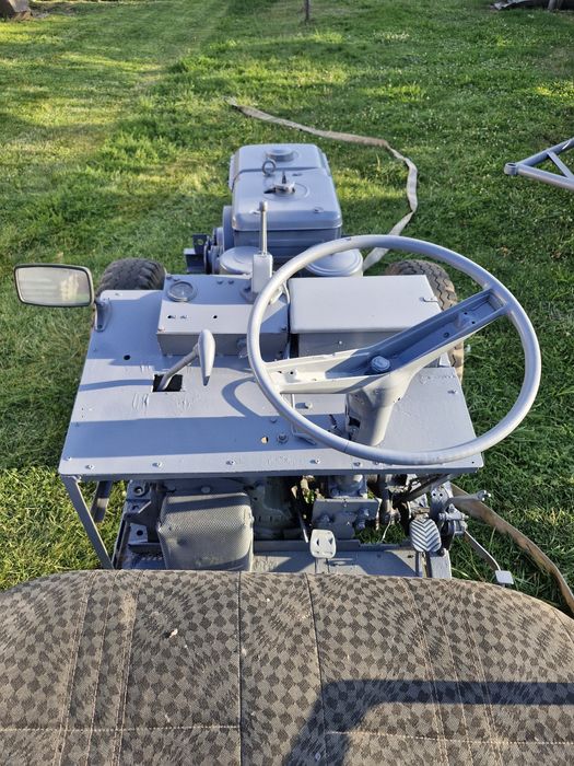 Продається трактор двох мостовий
Мотор від мотоблока 12
Коробка від м