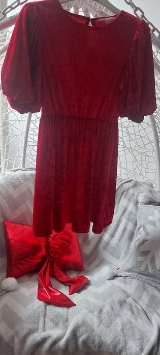 Sukienka świąteczna H&M 134/140 welurowa czerwona welur Święta.